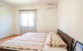 Apartment Guest House Leo
